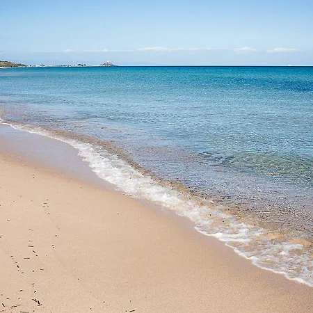 Cala D'ostia مكان تخييم