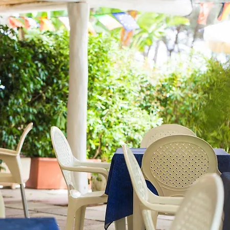 Cala D'ostia مكان تخييم