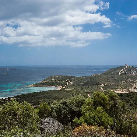Cala D'ostia مكان تخييم